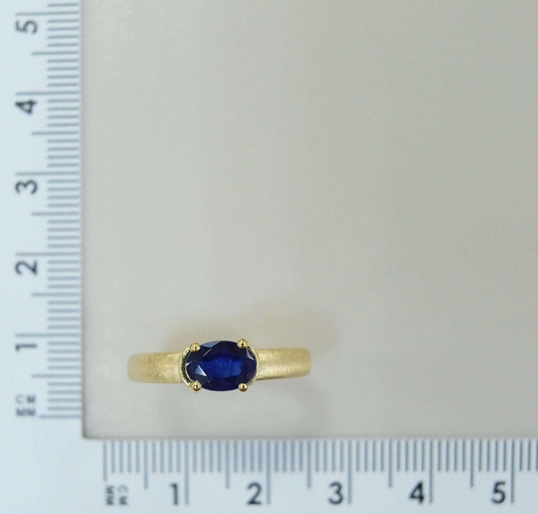 Серебряное кольцо с сапфиром